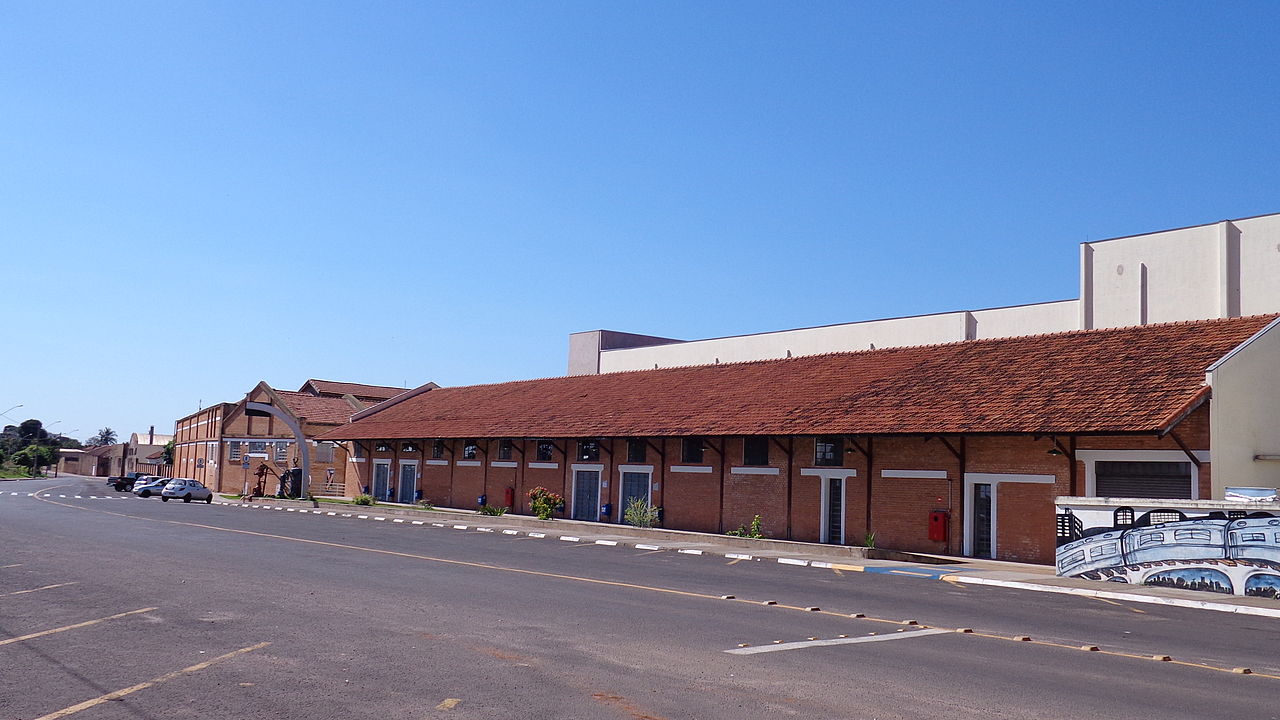 Piscina de Fibra, de Vinil, ou de Alvenaria. Construir piscina